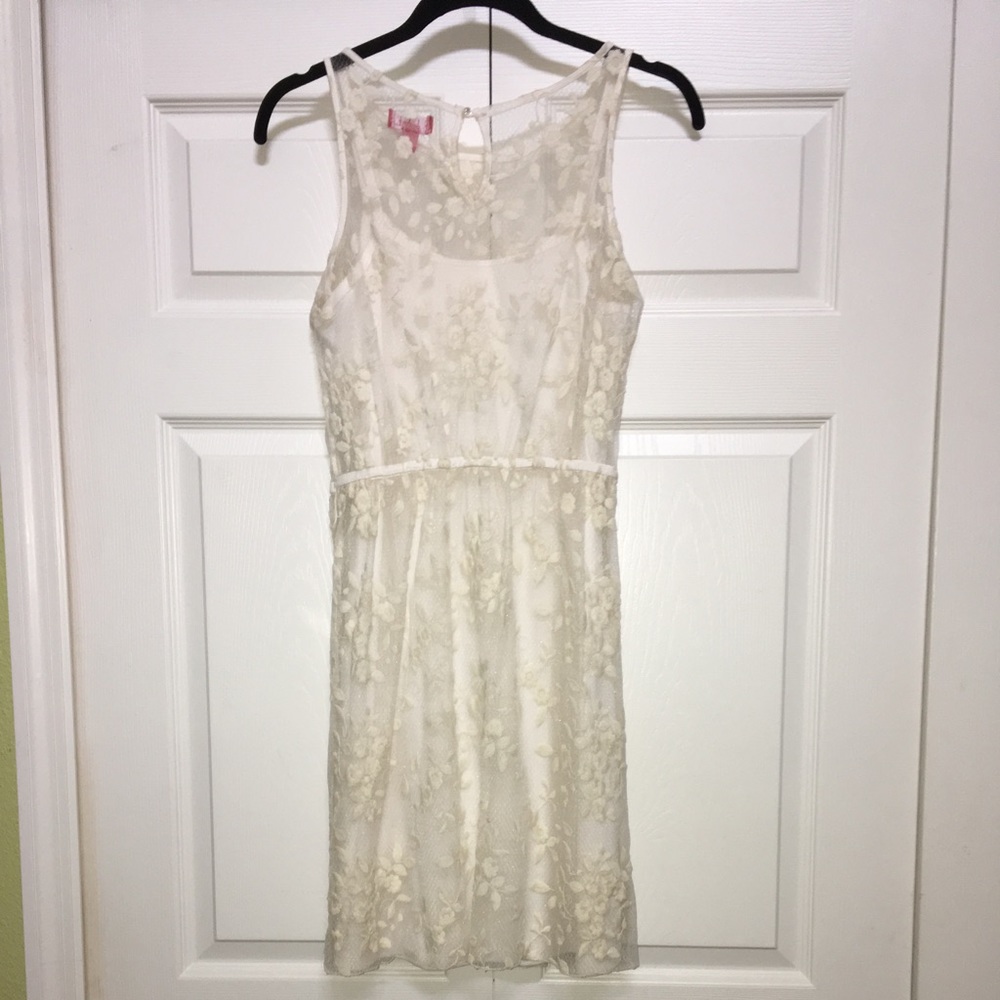 ELEGANT ELLE LACE DRESS-LIKE NEW CONDITION-CUTE AND COMFORTABLE. LOVE IT ❤️ - Picture 3 of 9